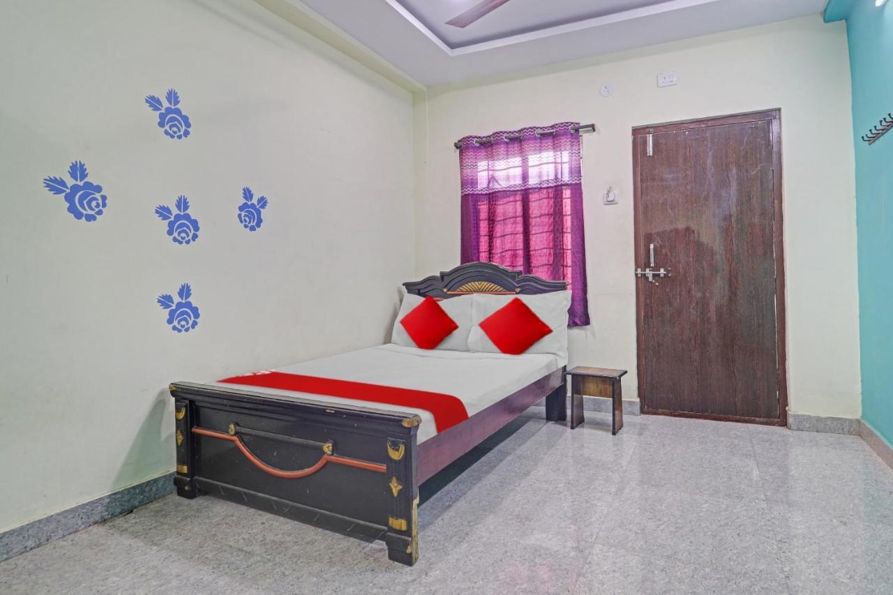 Oyo Flagship 81051 Sri Sai Manikanta Hotel Hyderabad Exterior photo