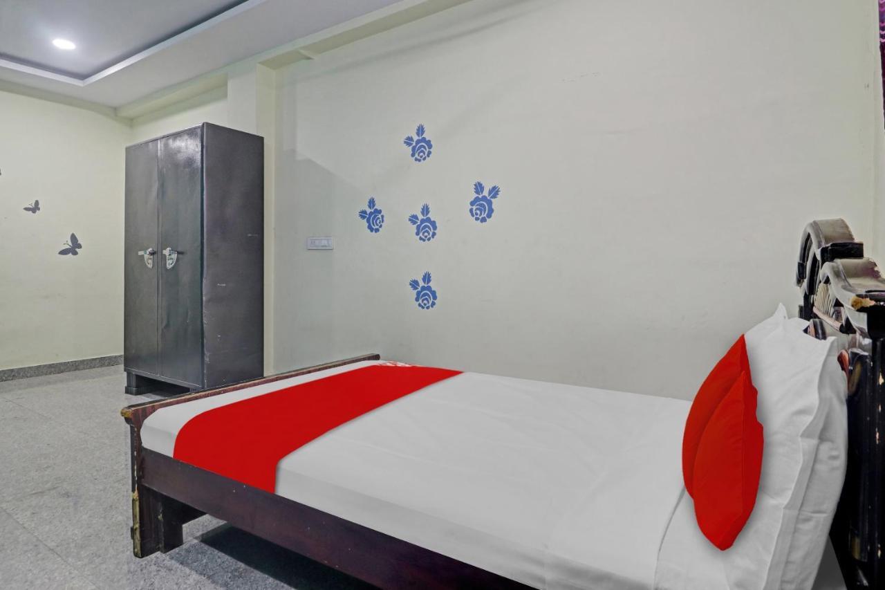 Oyo Flagship 81051 Sri Sai Manikanta Hotel Hyderabad Exterior photo
