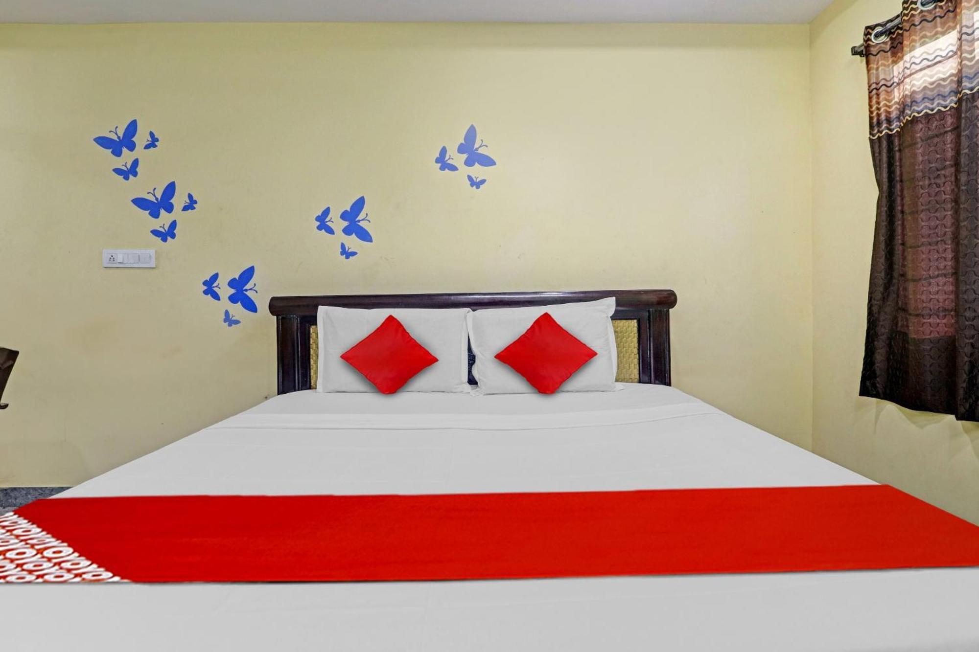 Oyo Flagship 81051 Sri Sai Manikanta Hotel Hyderabad Exterior photo