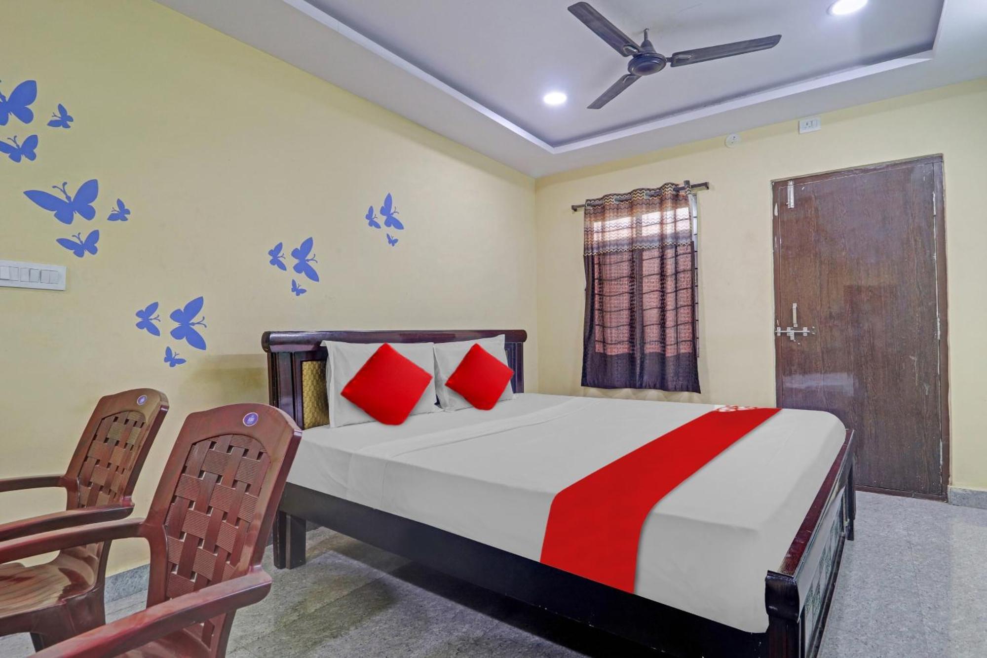 Oyo Flagship 81051 Sri Sai Manikanta Hotel Hyderabad Exterior photo