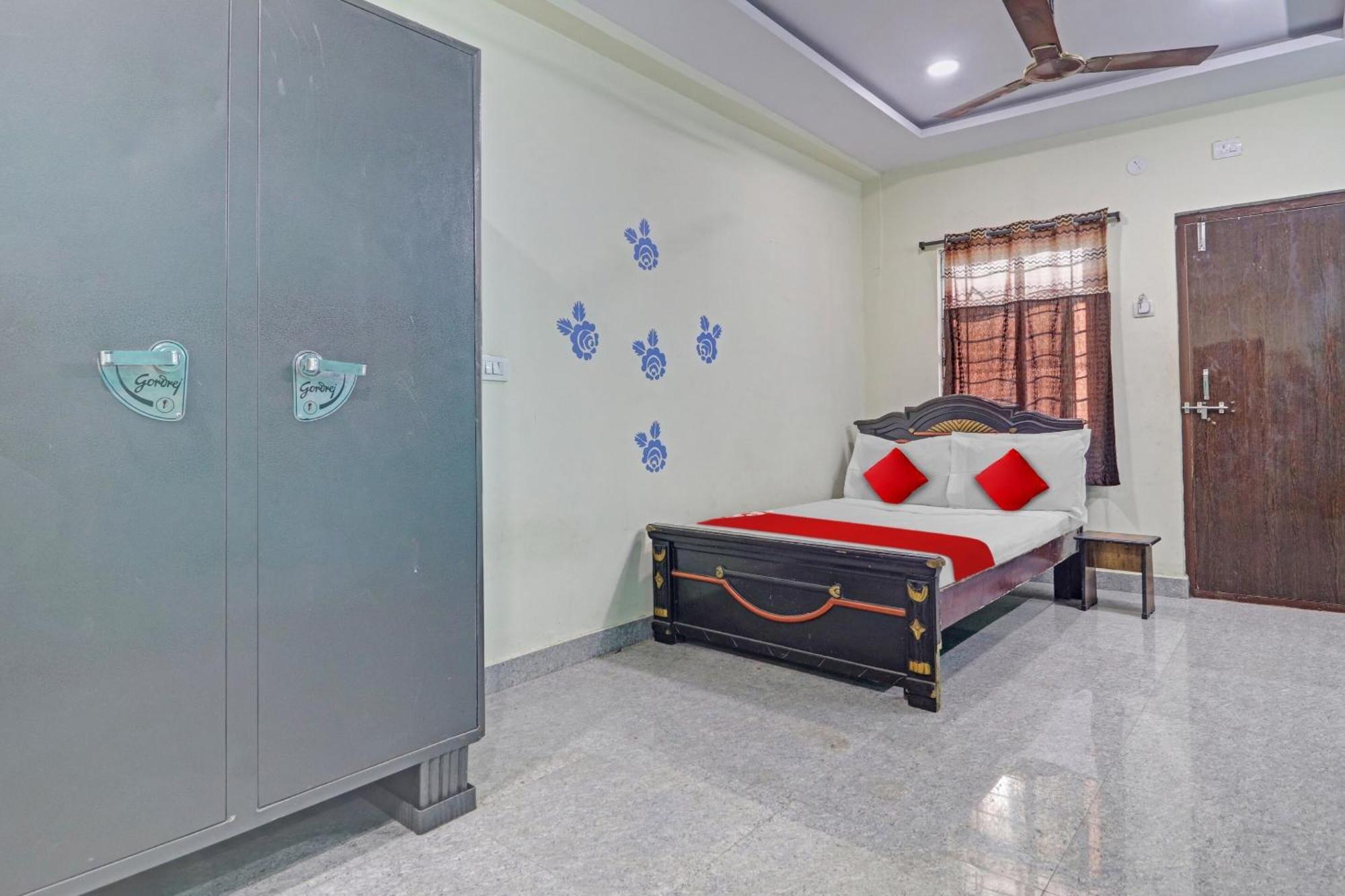 Oyo Flagship 81051 Sri Sai Manikanta Hotel Hyderabad Exterior photo