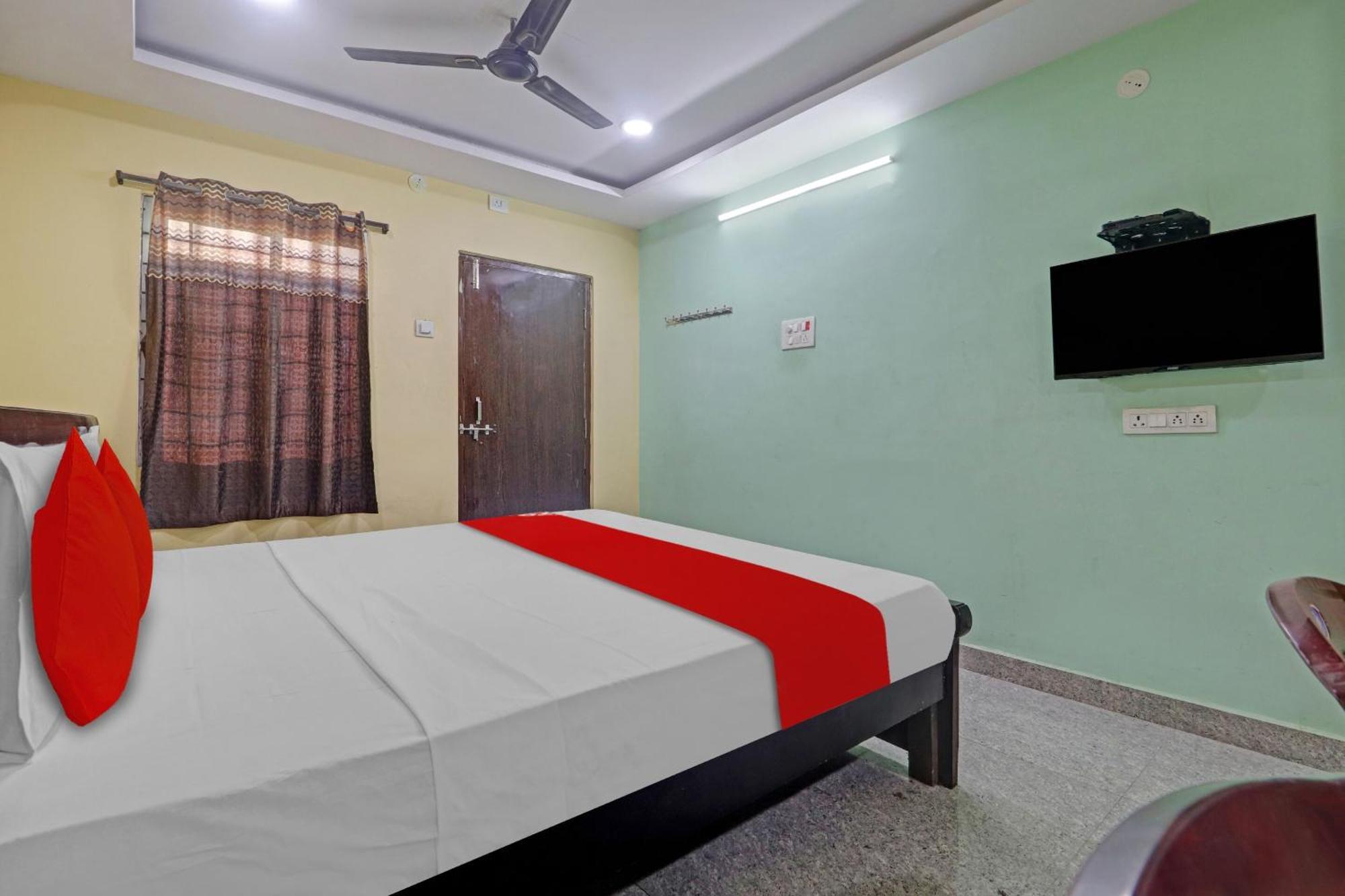 Oyo Flagship 81051 Sri Sai Manikanta Hotel Hyderabad Exterior photo