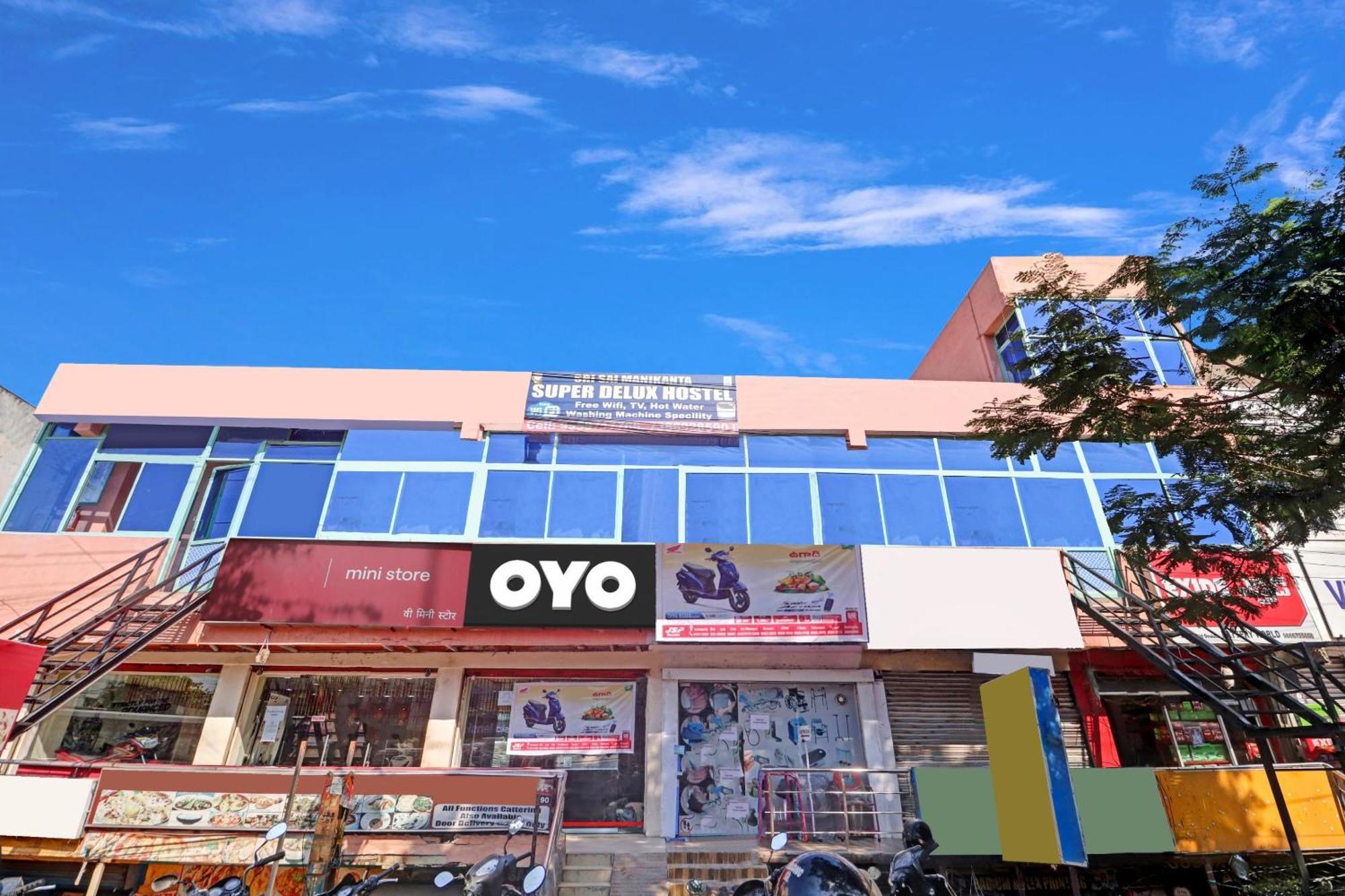 Oyo Flagship 81051 Sri Sai Manikanta Hotel Hyderabad Exterior photo